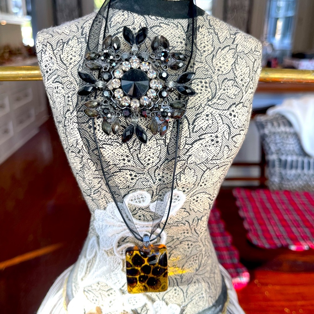 Signed YUMMI GLASS made in Italy Necklace - 16”